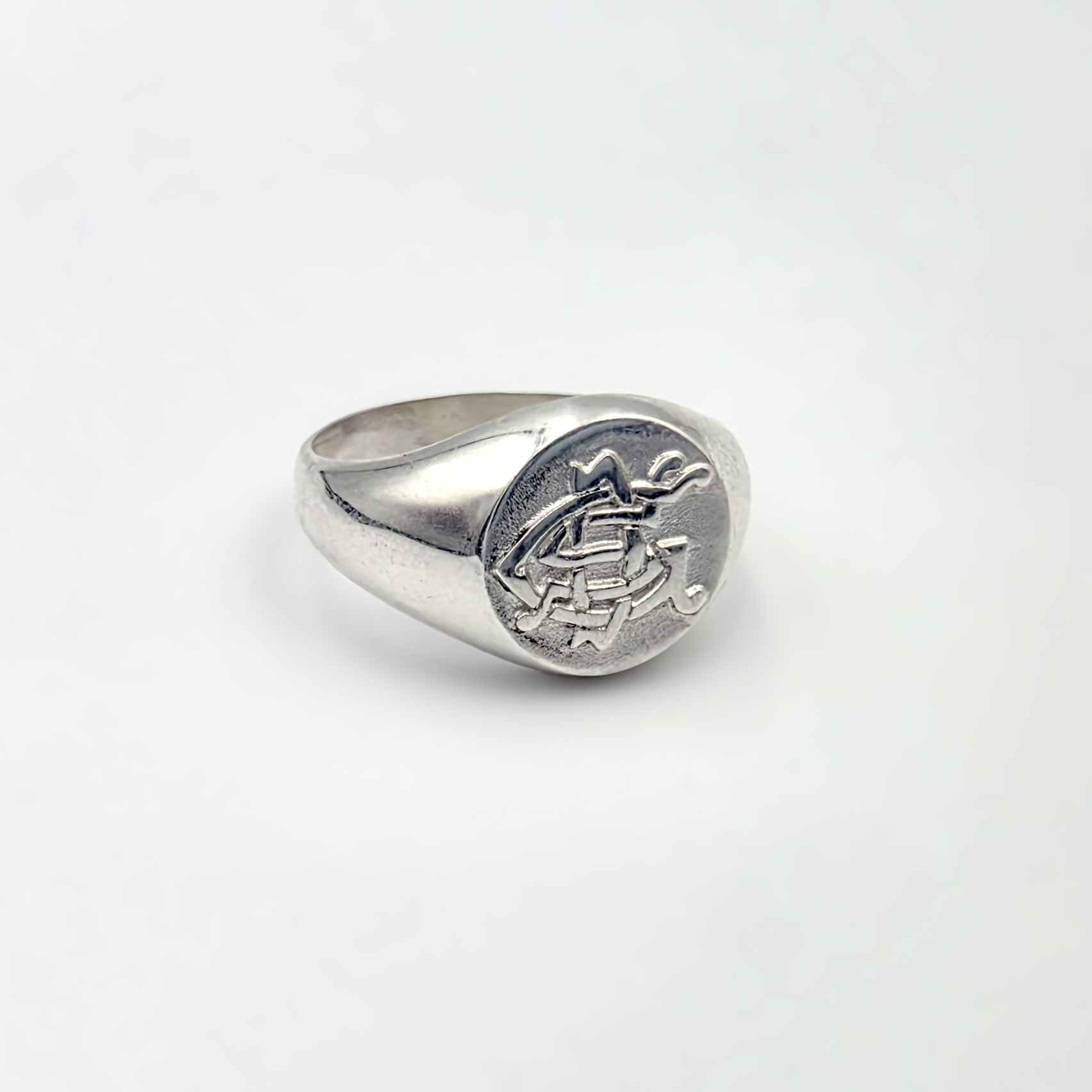 DSG signet ring detail